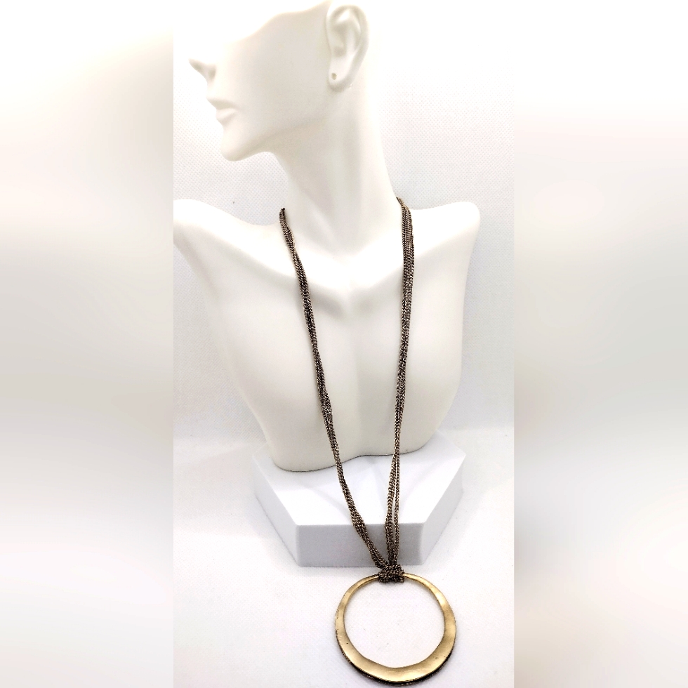 Kenneth Cole Fashion Circle Necklace Signed 32$